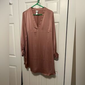 NWOT Beautiful H&M Satin-type Shift Dress